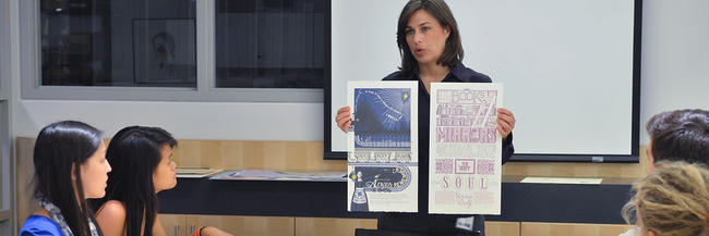 Jae Rossman teaching in the Arts Library Special Collections classroom